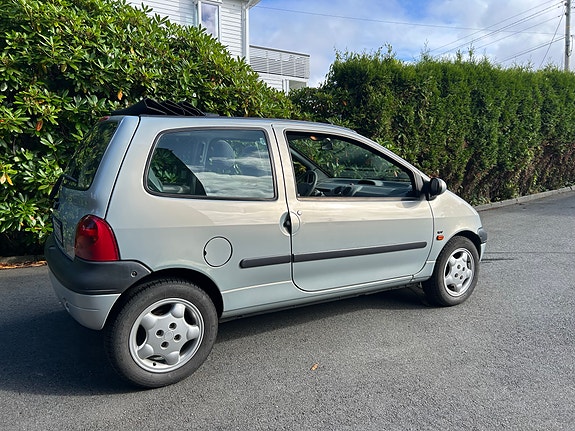 Renault Twingo 6 of 12