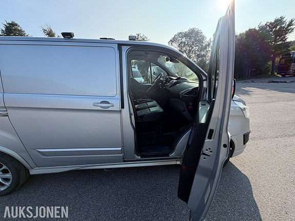 Ford Transit Custom 16 of 30