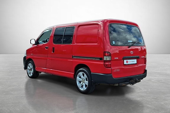 Toyota HiAce 4 of 5
