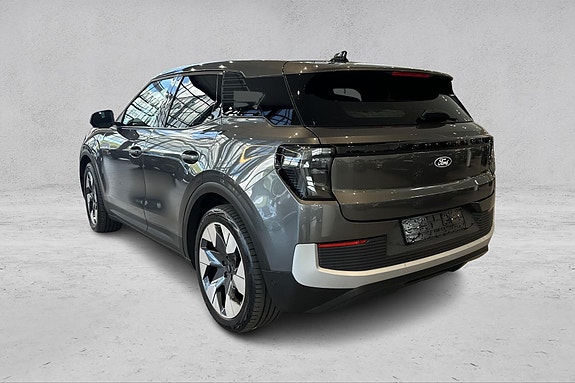 Ford Explorer 3 of 5