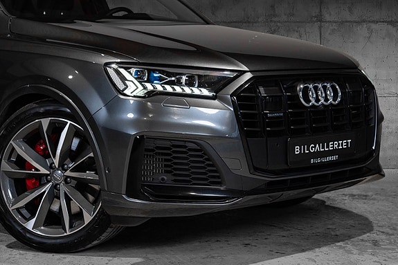 Audi Q7 2 of 5