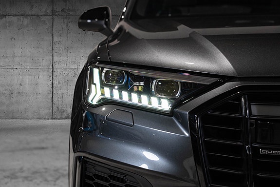 Audi Q7 4 of 5