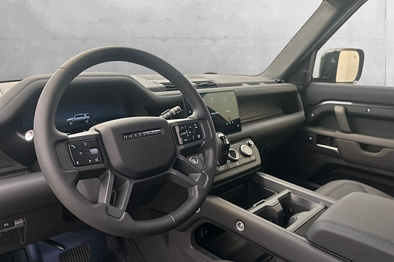 Land Rover Defender 110 15 of 30