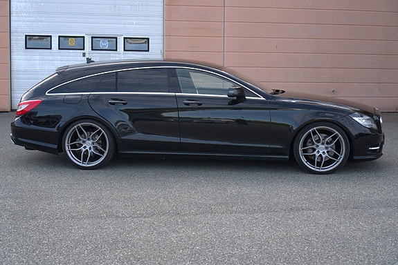Mercedes-Benz CLS350 3 of 5