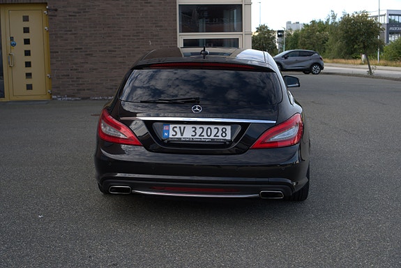Mercedes-Benz CLS350 5 of 5