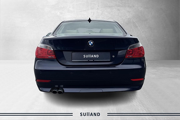 BMW 525i 4 of 5
