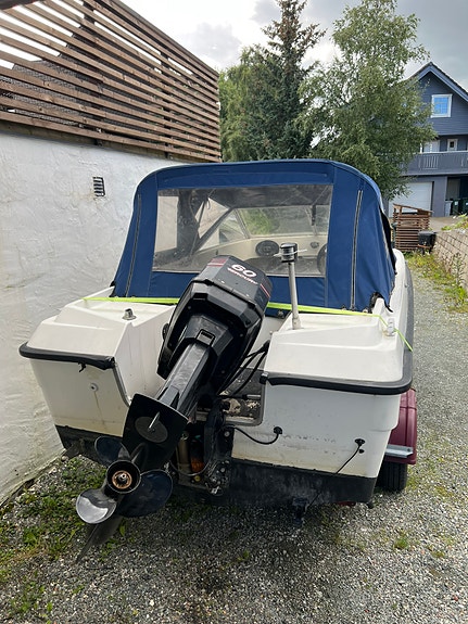 16 fot båt til salgs med henger 4 of 8