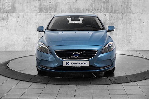 Volvo V40 8 of 26