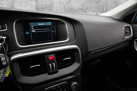 Volvo V40 14 of 26