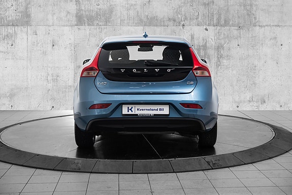 Volvo V40 4 of 26