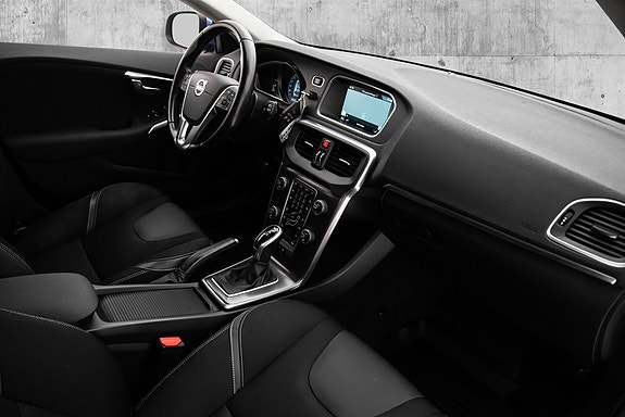 Volvo V40 22 of 26