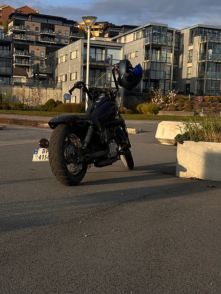 Suzuki VL 125 Intruder 2 of 5