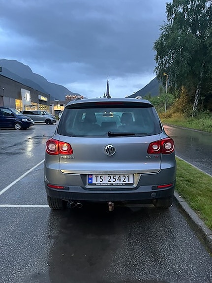 Volkswagen Tiguan 3 of 5