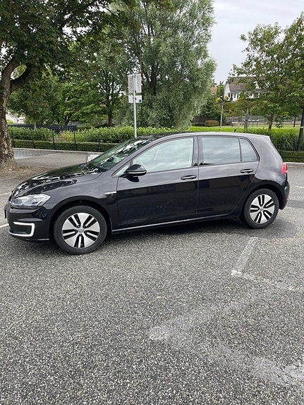 Volkswagen e-Golf VII 2 of 5