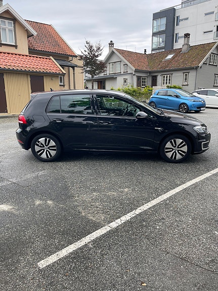 Volkswagen e-Golf VII 4 of 5