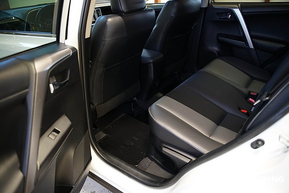 Toyota RAV4 18 of 30