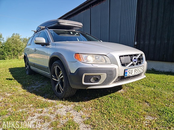 Volvo XC70 2 of 5