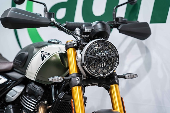 Triumph Scrambler 400X med varmeholker og sump plate 3 of 5