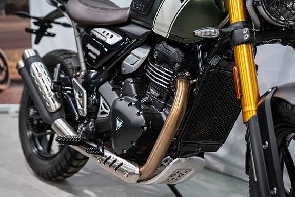 Triumph Scrambler 400X med varmeholker og sump plate 5 of 5