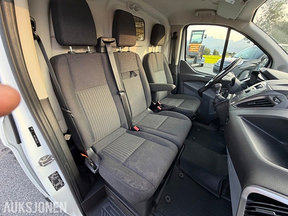 Ford Transit Custom 17 of 30