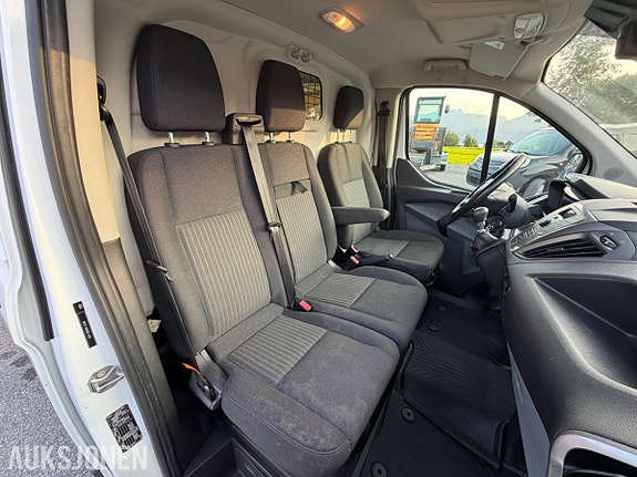 Ford Transit Custom 18 of 30