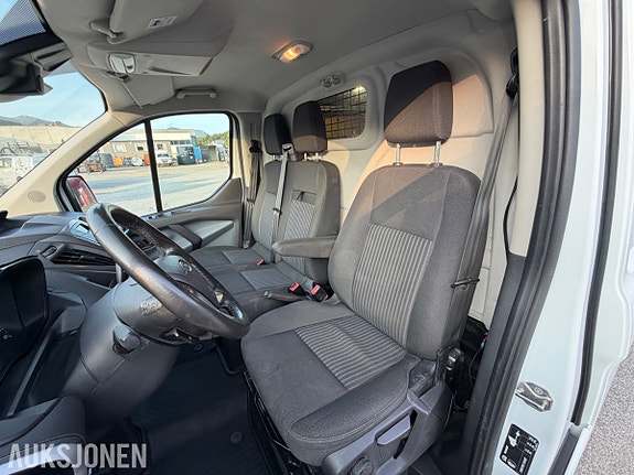 Ford Transit Custom 12 of 30