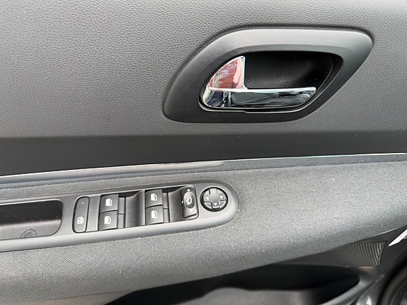 Peugeot 5008 12 of 17