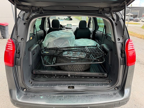 Peugeot 5008 10 of 17