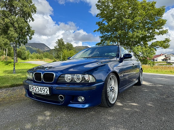 BMW 528i 4 of 5