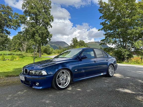 BMW 528i 3 of 5
