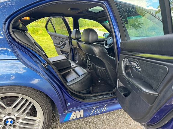 BMW 528i 28 of 30