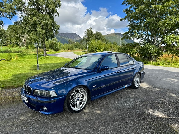BMW 528i 2 of 5