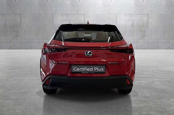 Lexus UX300e 4 of 5