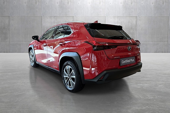 Lexus UX300e 3 of 5
