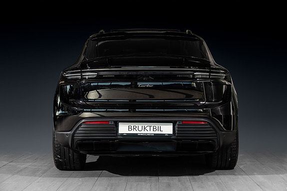 Porsche Macan Turbo 5 of 5
