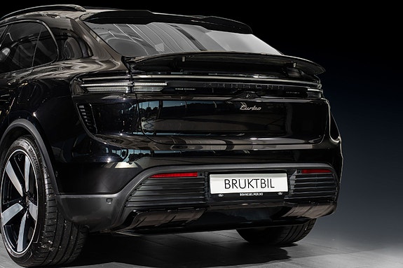 Porsche Macan Turbo 3 of 5