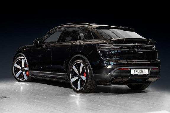 Porsche Macan Turbo 2 of 5