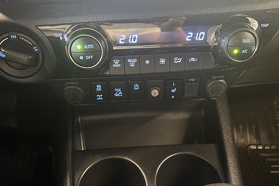 Toyota HiLux 21 of 24