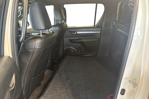 Toyota HiLux 16 of 24