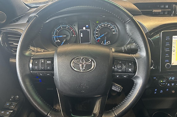 Toyota HiLux 11 of 24