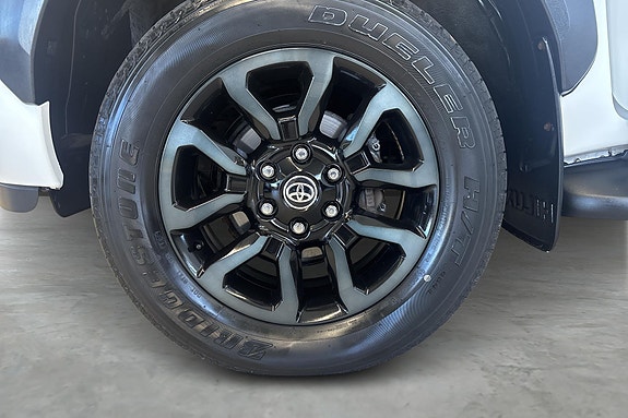 Toyota HiLux 19 of 24