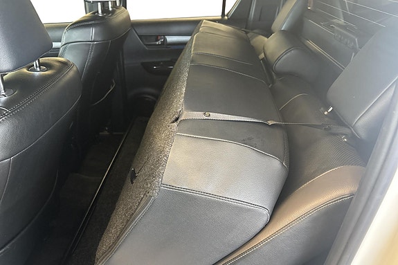 Toyota HiLux 23 of 24