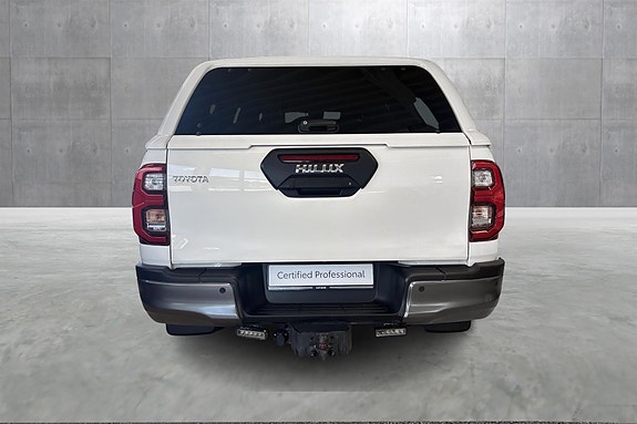 Toyota HiLux 4 of 24