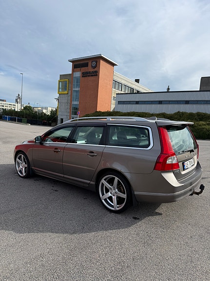 Volvo V70 4 of 5