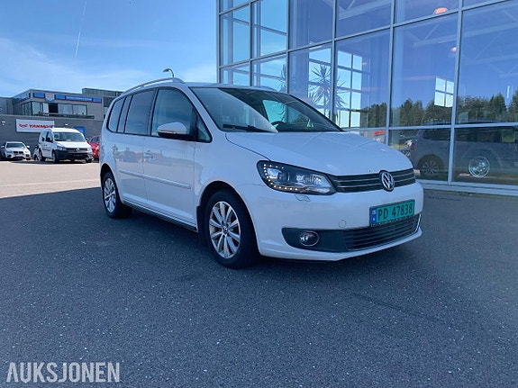 Volkswagen Touran 2 of 5