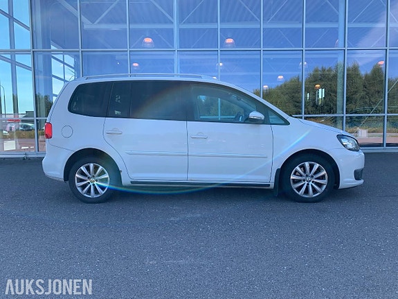 Volkswagen Touran 3 of 5