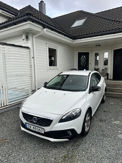 Volvo V40 Cross Country 3 of 13