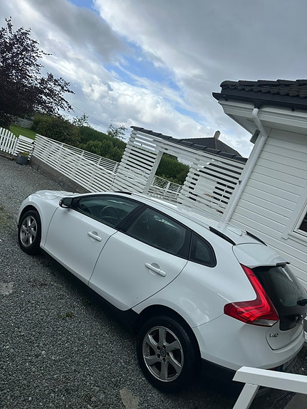 Volvo V40 Cross Country 8 of 13