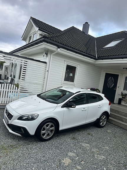 Volvo V40 Cross Country 4 of 13