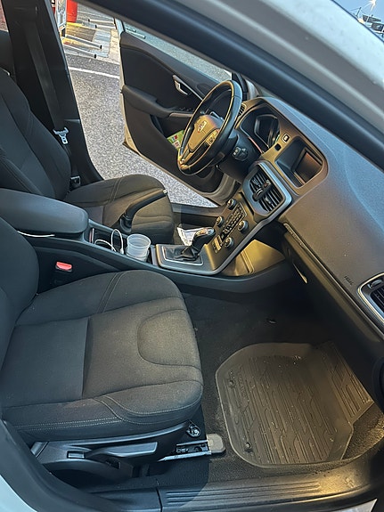 Volvo V40 Cross Country 11 of 13